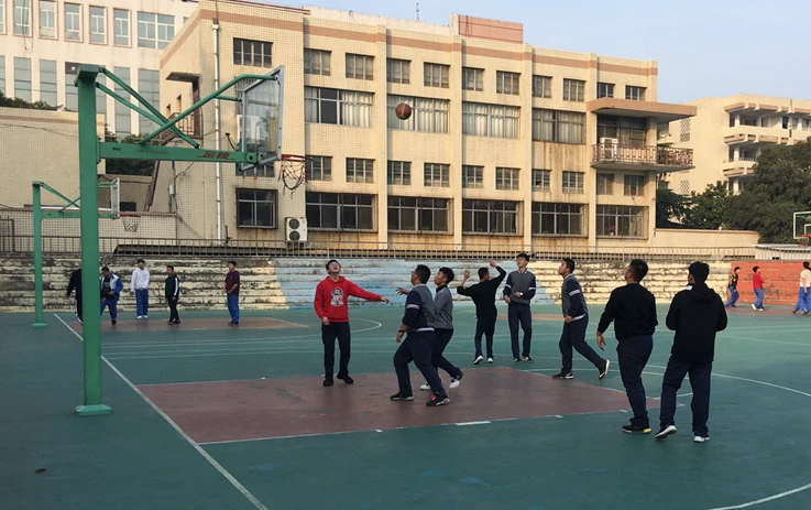 如何制定篮球训练计划以促进球员发展_0